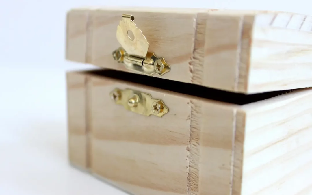 Pine Wood Toy Chest